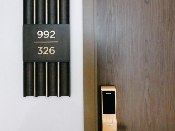 159.The ESSE Sukhumvit 36_124sqm_3b3b_37fl_190K_001