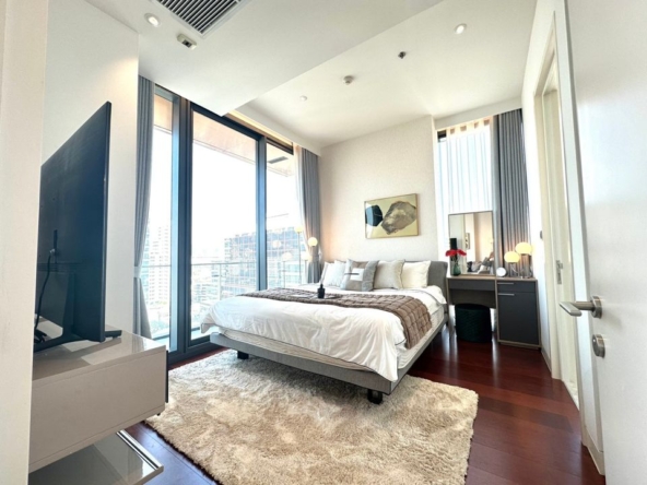 63.KHUN By YOO_82sqm_2b2b_16fl_130K_018