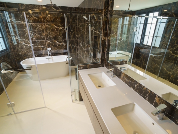 line_oa_chat_250515_182819_group_8