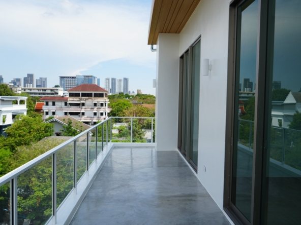 LINE_ALBUM_Sukhumvit 56 Land _ Building_251104_19