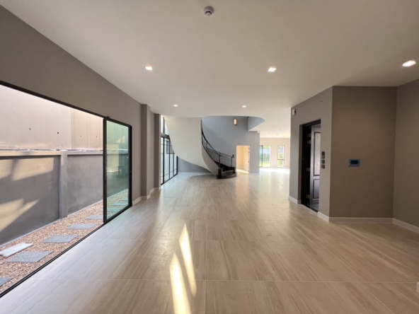 line_oa_chat_250507_181619_group_4